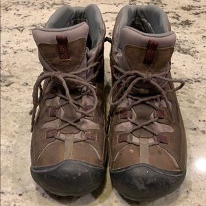 Keen Mens Mid Hiking Boots Sized 12